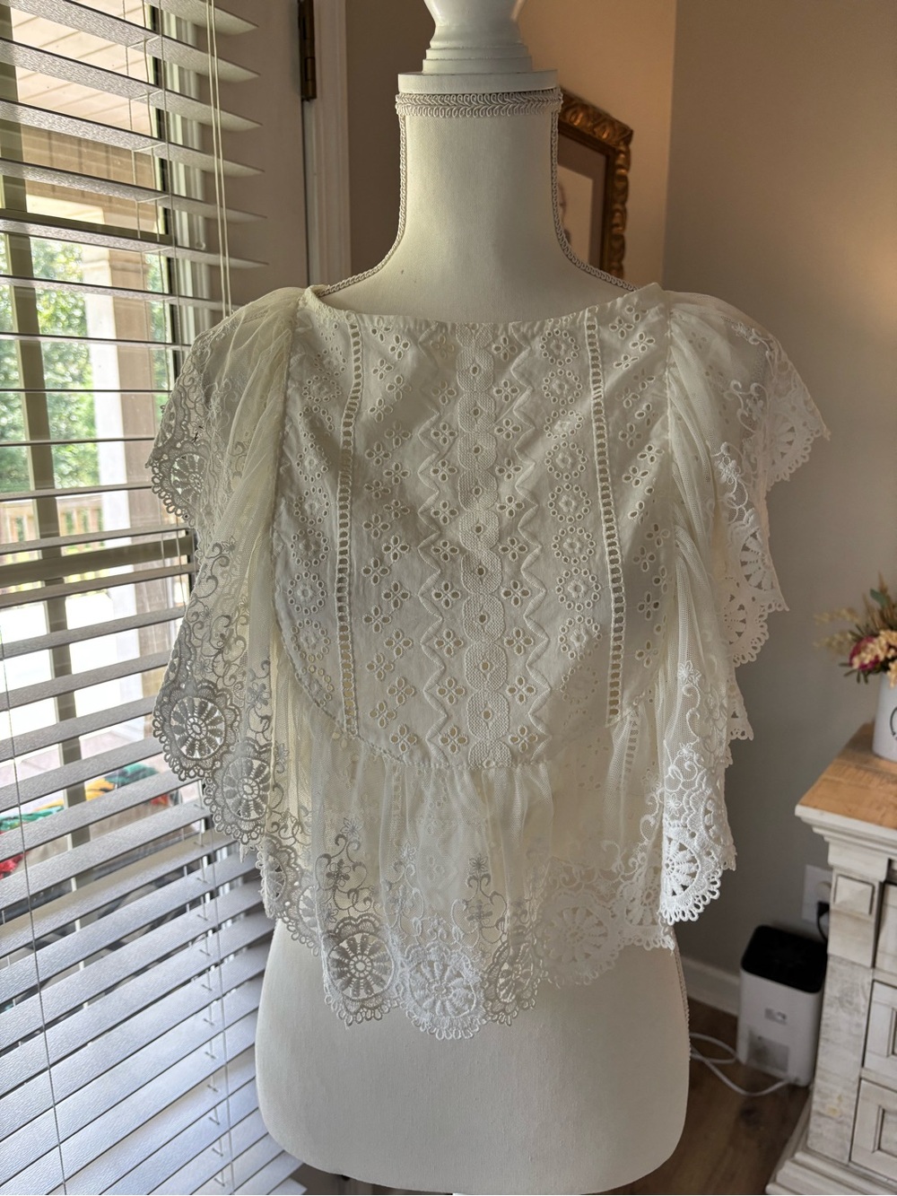 Altar’d State cream lace blouse size large EUC